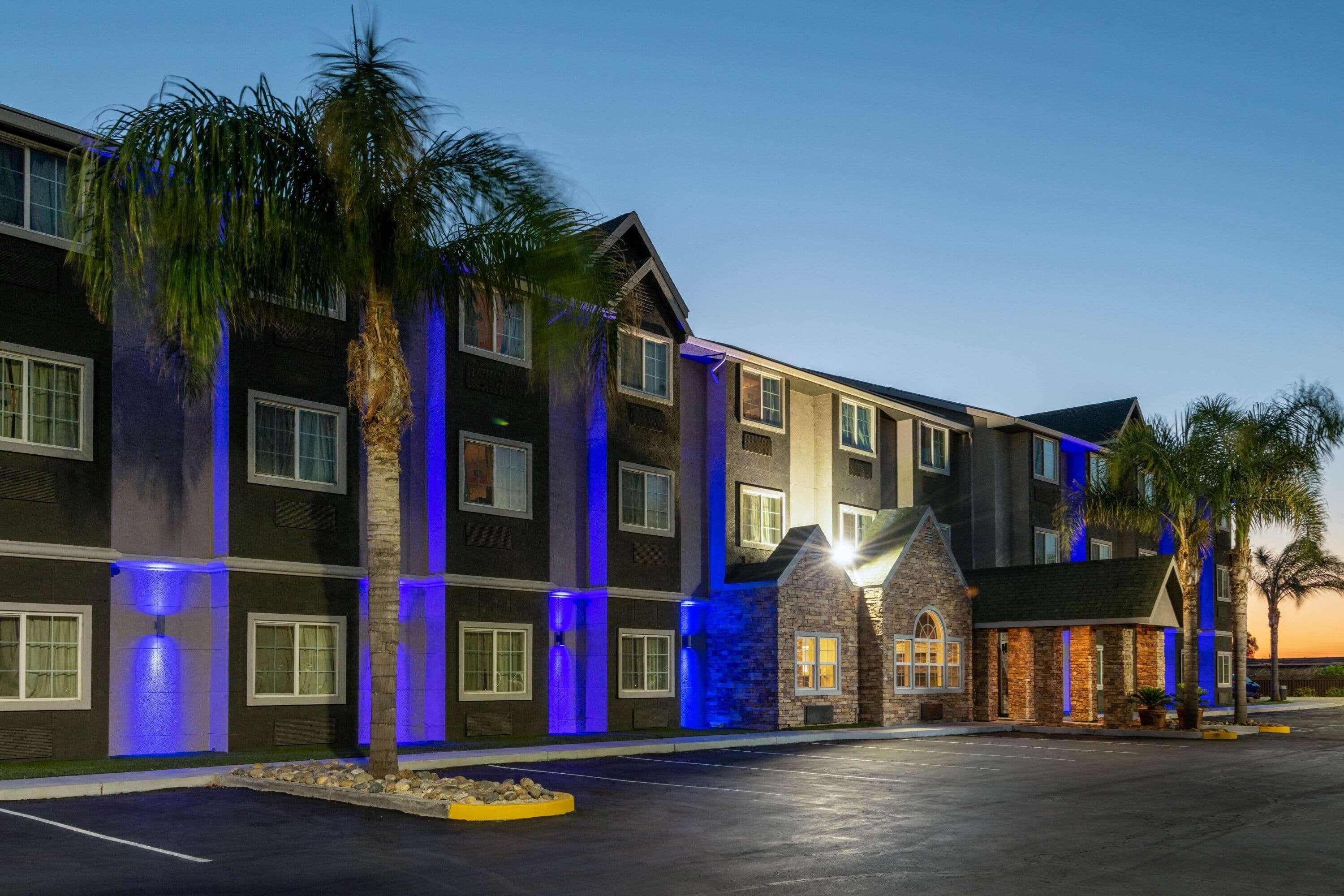 Microtel Inn & Suites By Wyndham Трейси Екстериор снимка