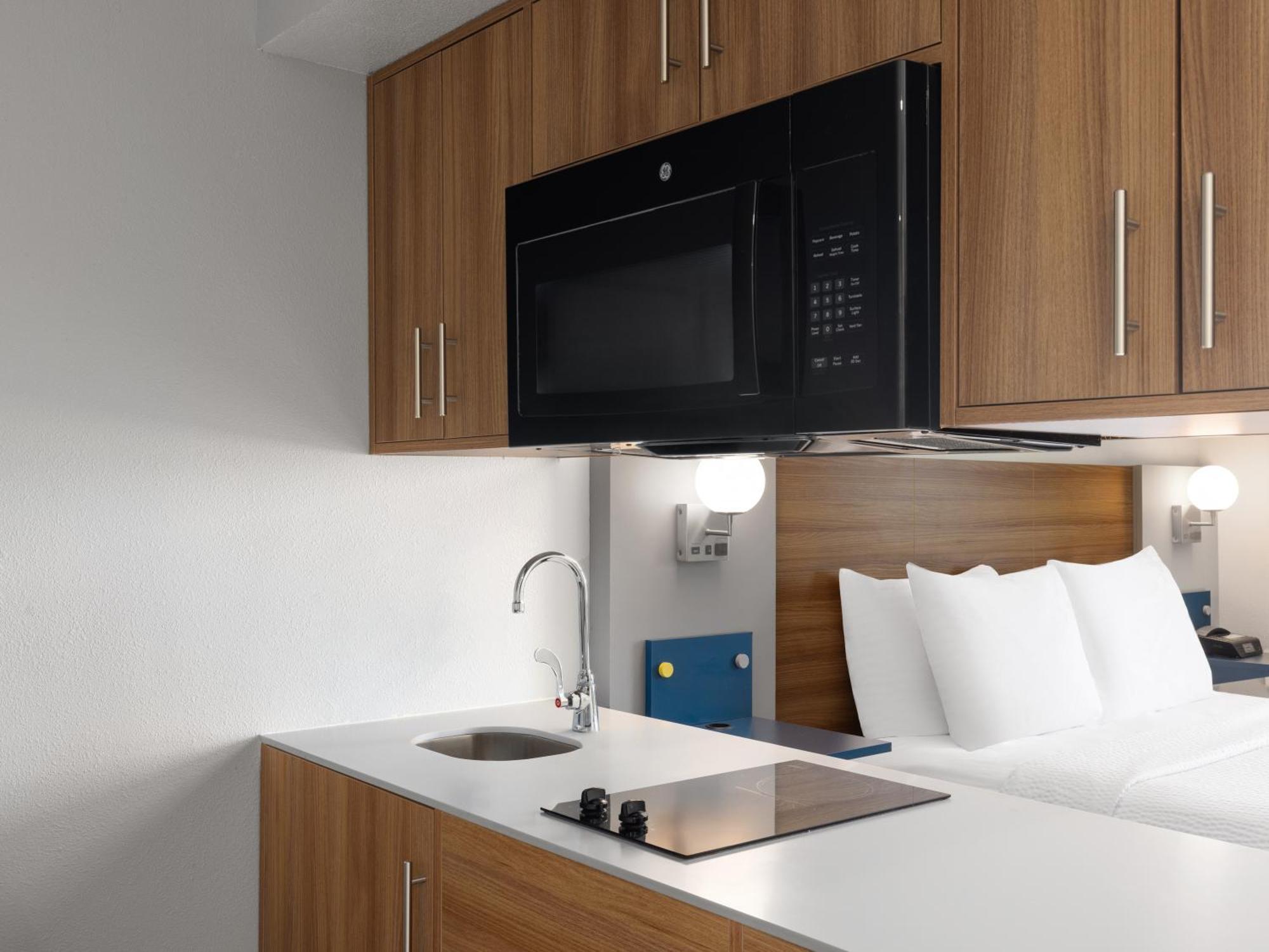 Microtel Inn & Suites By Wyndham Трейси Екстериор снимка