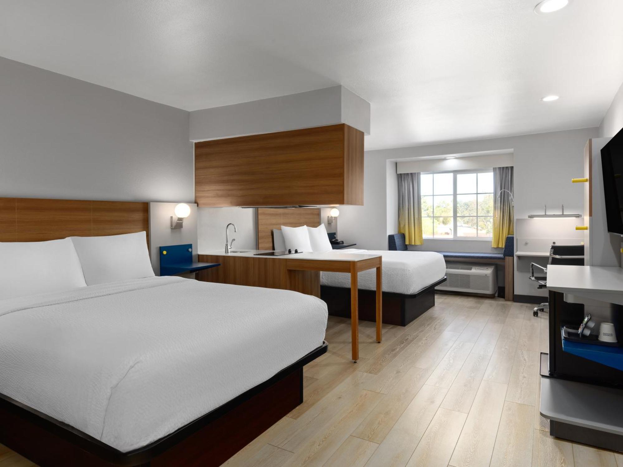 Microtel Inn & Suites By Wyndham Трейси Екстериор снимка