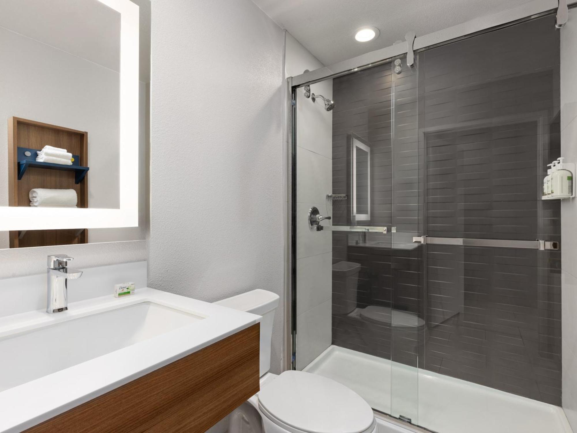 Microtel Inn & Suites By Wyndham Трейси Екстериор снимка