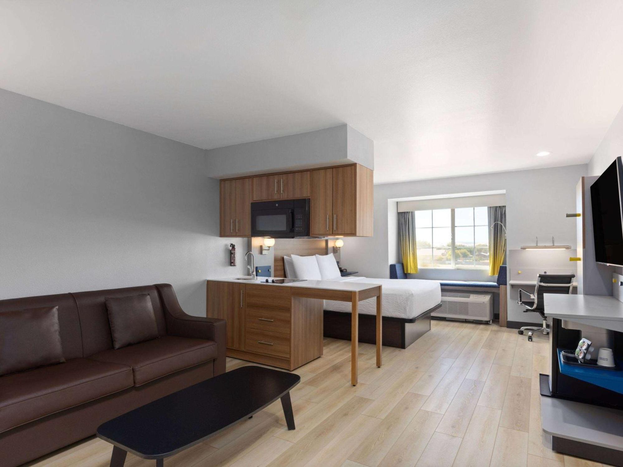 Microtel Inn & Suites By Wyndham Трейси Екстериор снимка